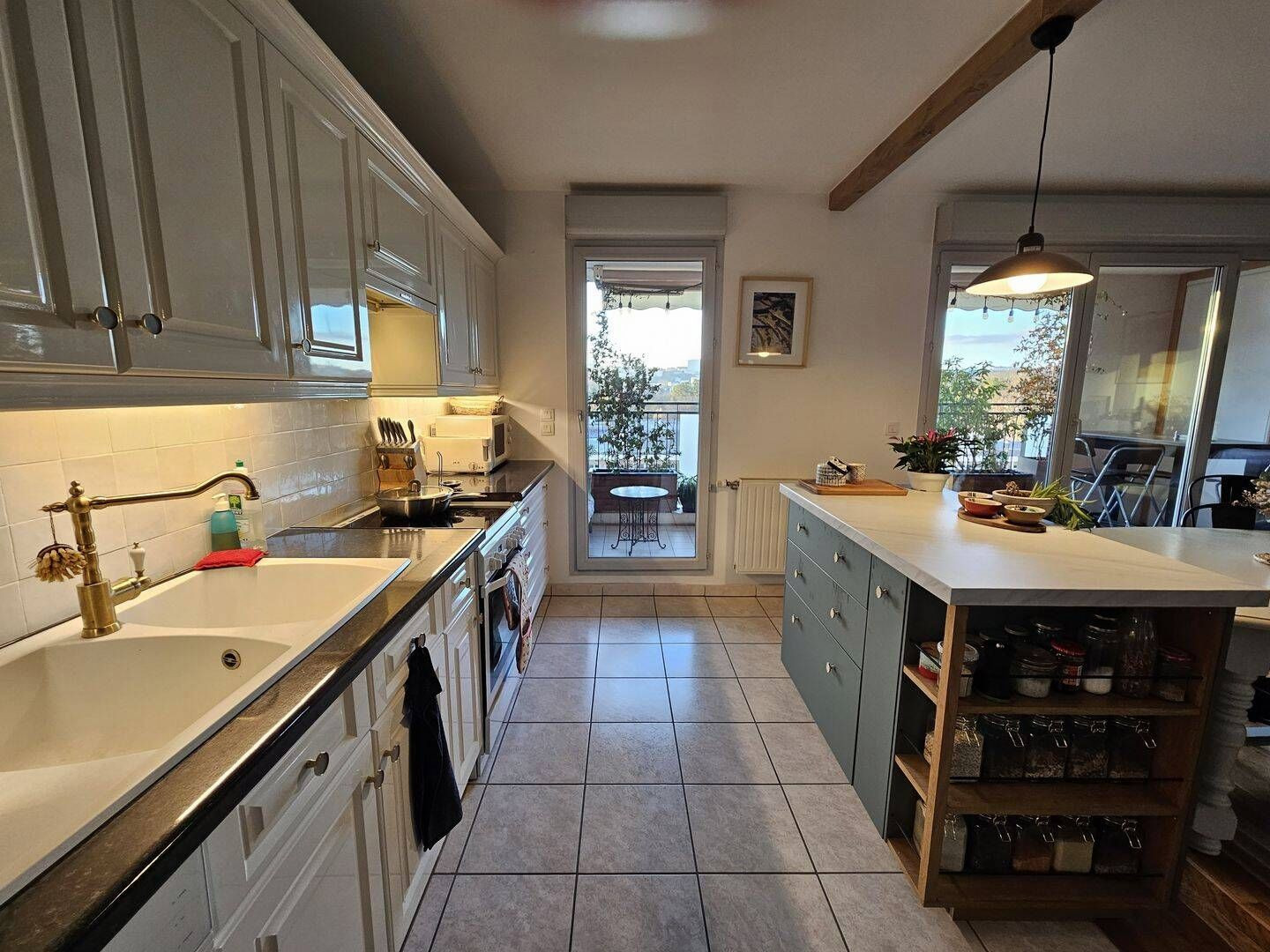 
                                                Location
                                                 Beau T4 meublé 87m²  Vue sur Parc de la Tête d’Or
