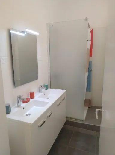 
                                                Location
                                                 Beau T4 meublé et équipé 60m² Centre ville