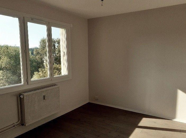 
                                                Location
                                                 Beau T4 rénové proche gare