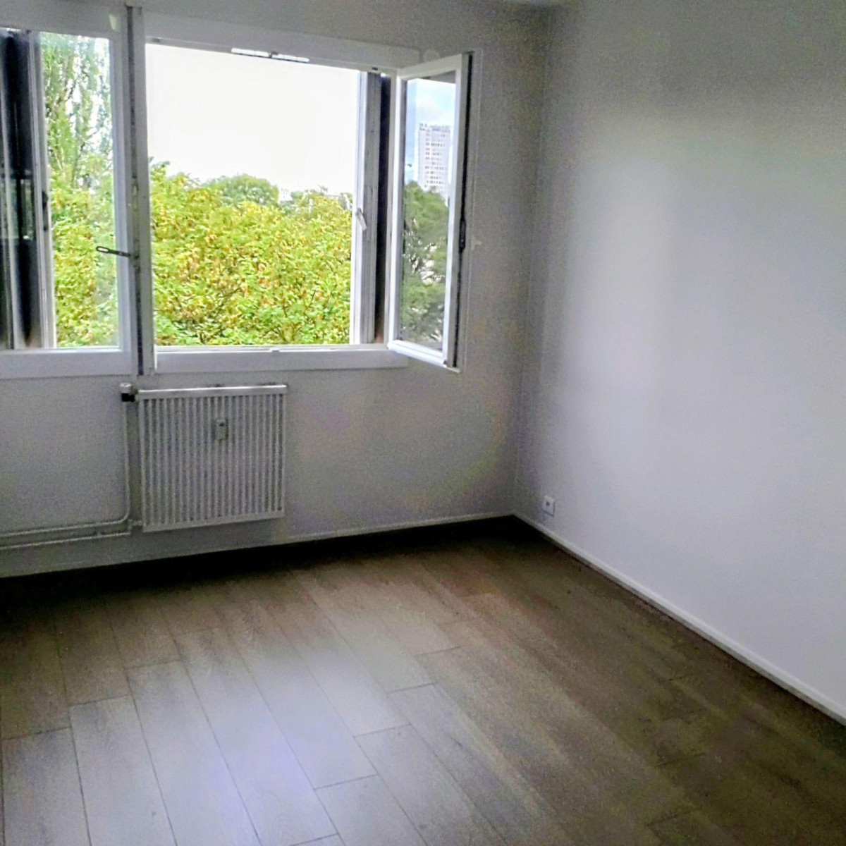 
                                                Location
                                                 Beau T4 rénové proche gare