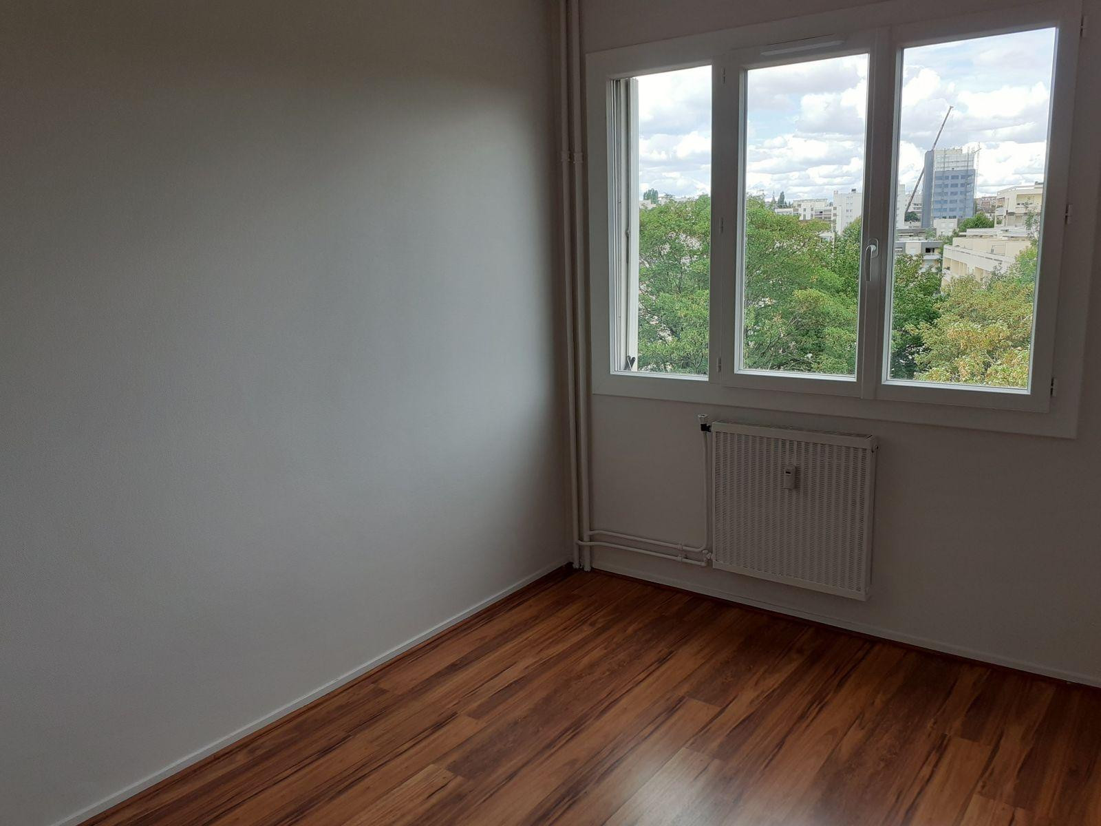 
                                                Location
                                                 Beau T4 rénové proche gare