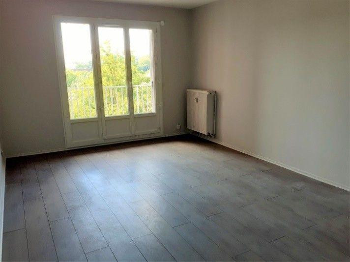 
                                                Location
                                                 Beau T4 rénové proche gare