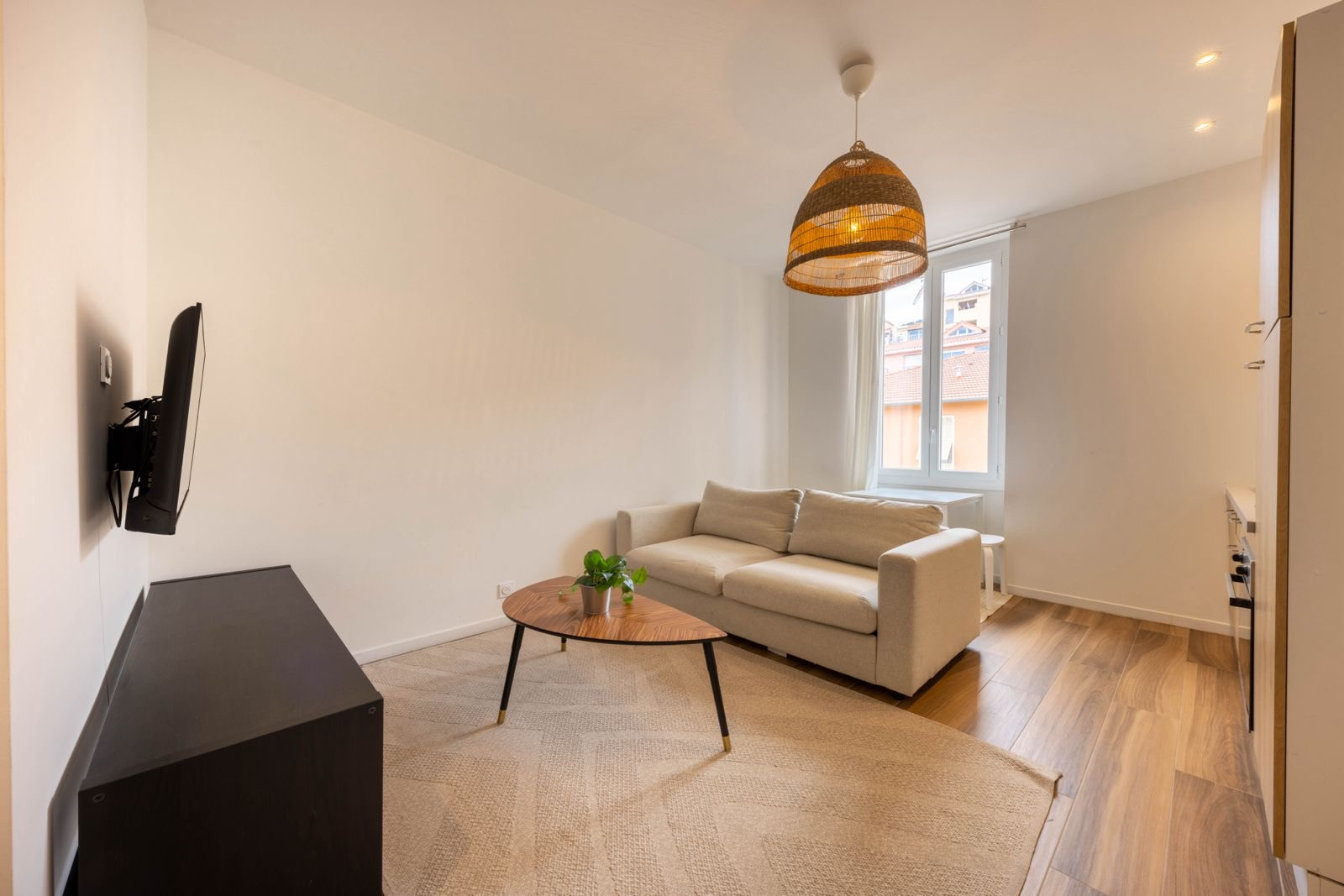 
                                                Vente
                                                 Beausoleil – Aux portes de Monaco - Magnifique 2 pièces de 38m2 rénové et en dernier étage