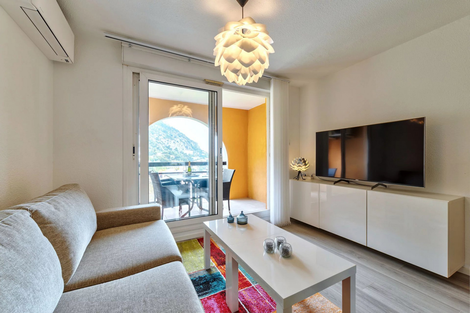 
                                                Vente
                                                 BEAUSOLEIL : Magnifique studio avec terrasse, vue mer, piscine à