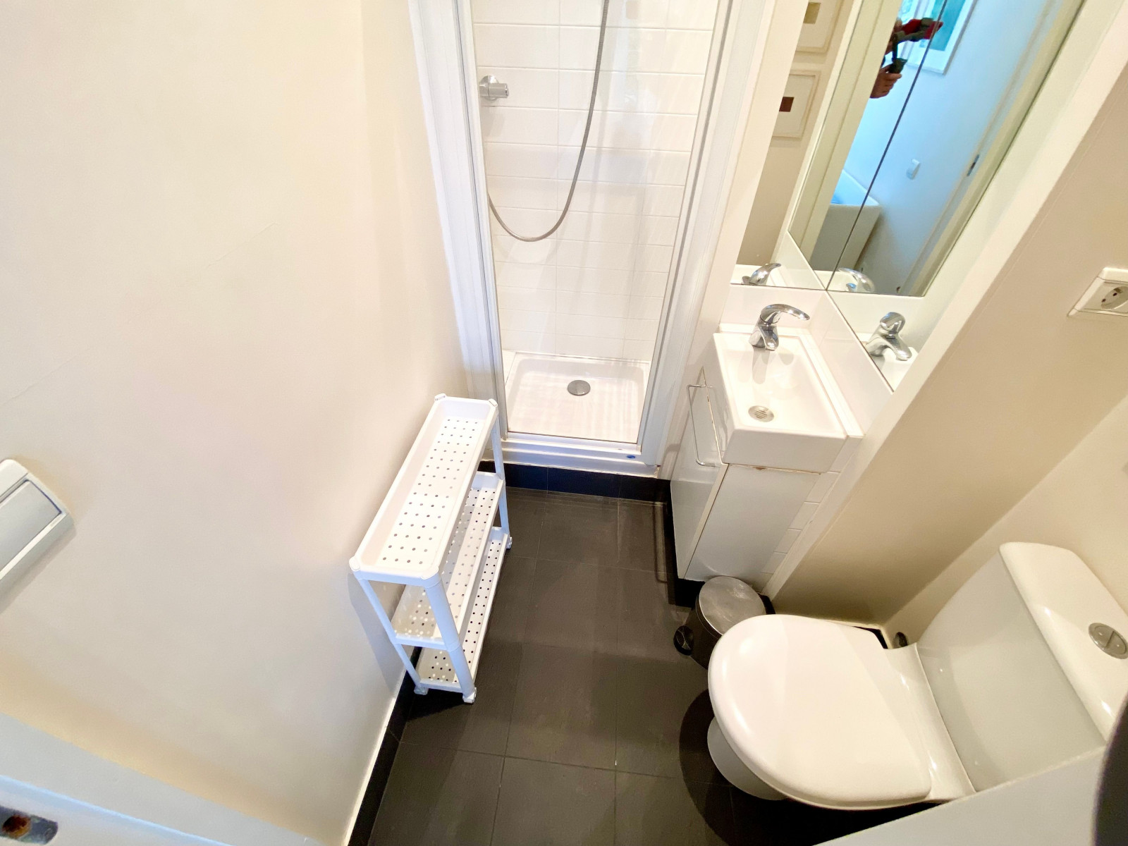 
                                                Location
                                                 Beautiful Apartment with Balcony Close to La Madeleine Church (loyer tout inclus)