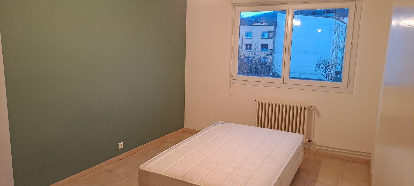 
                                                Location
                                                 Bel appart meublé, bien équipé. Résidence calme