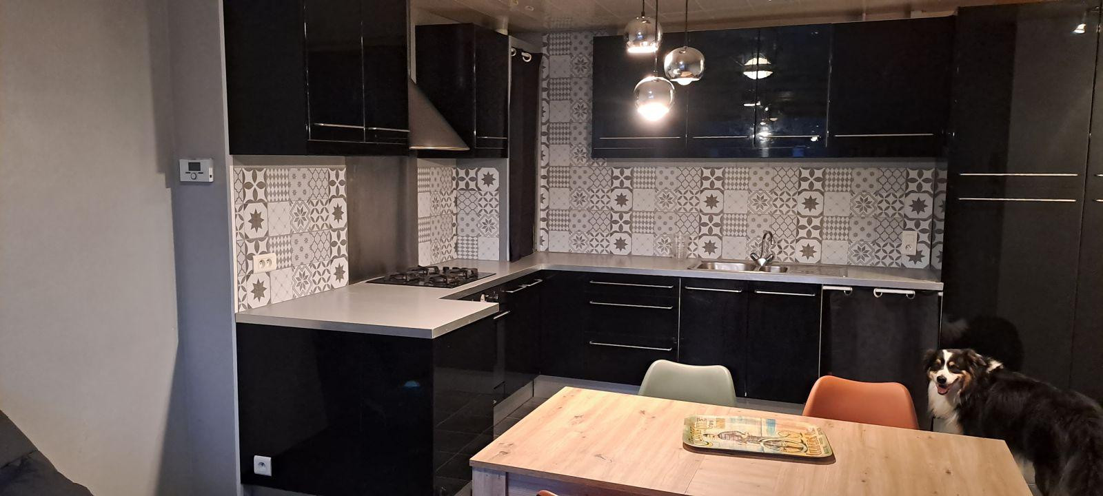 
                                                Location
                                                 Bel appart meublé, bien équipé. Résidence calme