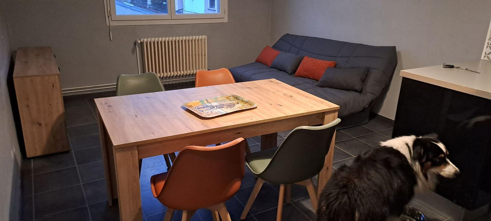 
                                                Location
                                                 Bel appart meublé, bien équipé. Résidence calme
