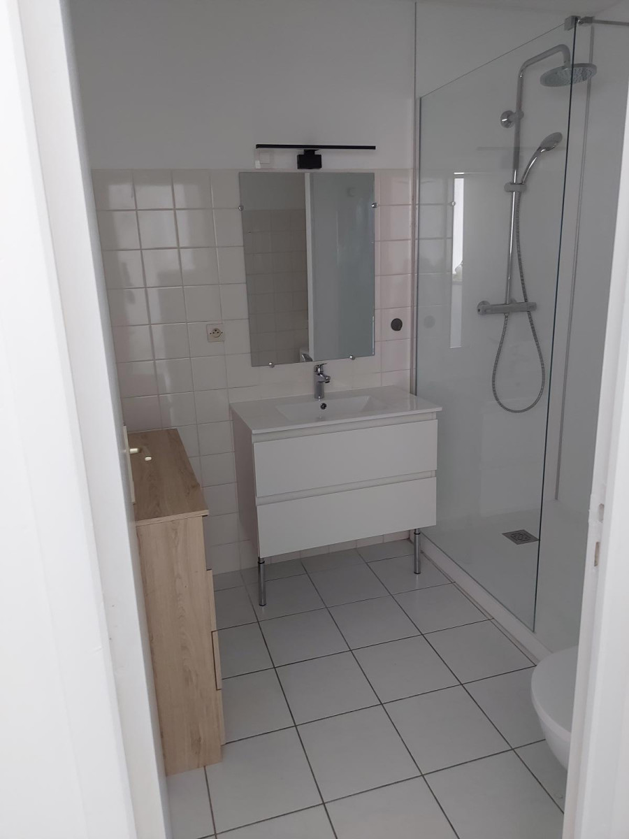 
                                                Location
                                                 Bel appart. pour 1 ou couple d'étudiants.