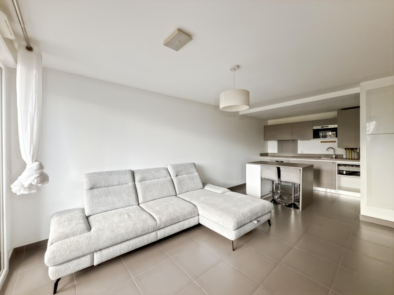 
                                                Location
                                                 Bel appartement 2 pièces