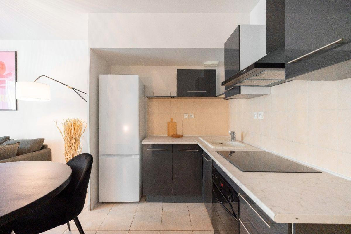 
                                                Location
                                                 Bel appartement 2 pièces meublé