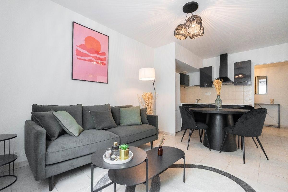 
                                                Location
                                                 Bel appartement 2 pièces meublé