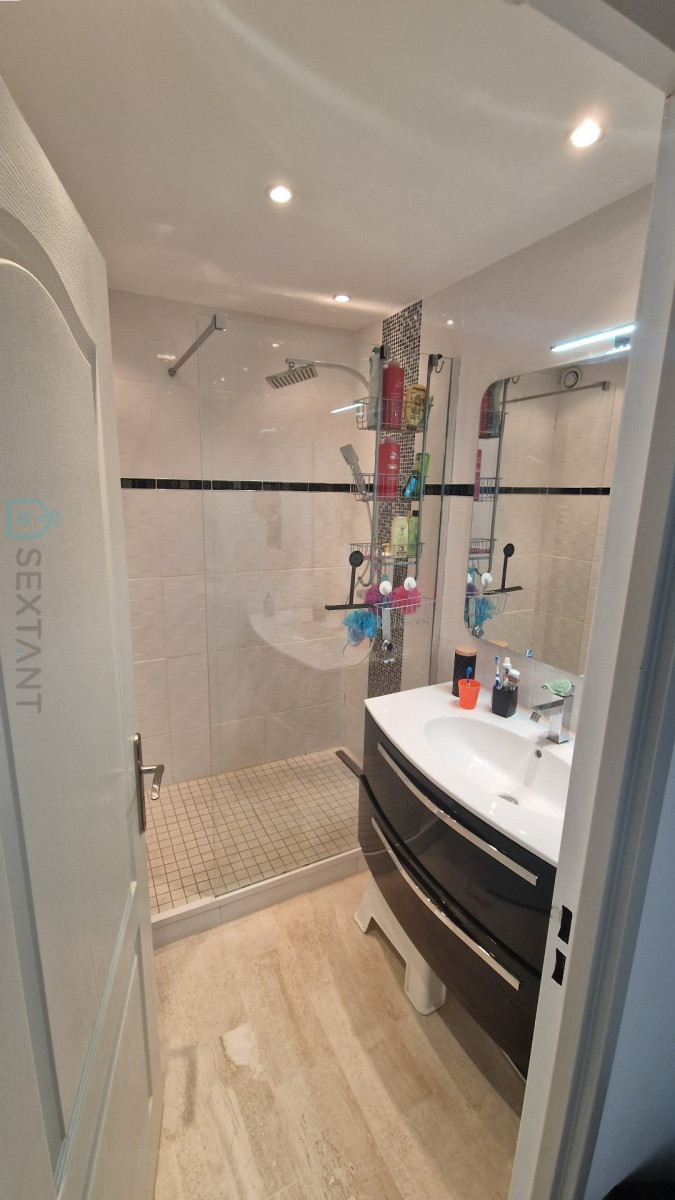 
                                                Vente
                                                 Bel appartement 3 pièces - 72 m² - Terrasse - Balcons - Piscine - 300m de la mer