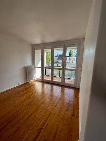 
                                                Location
                                                 Bel appartement 4 pièces 72m² avec loggia