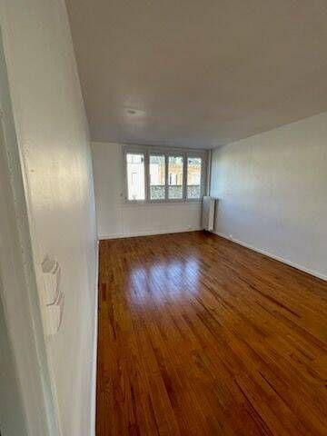 
                                                Location
                                                 Bel appartement 4 pièces 72m² avec loggia