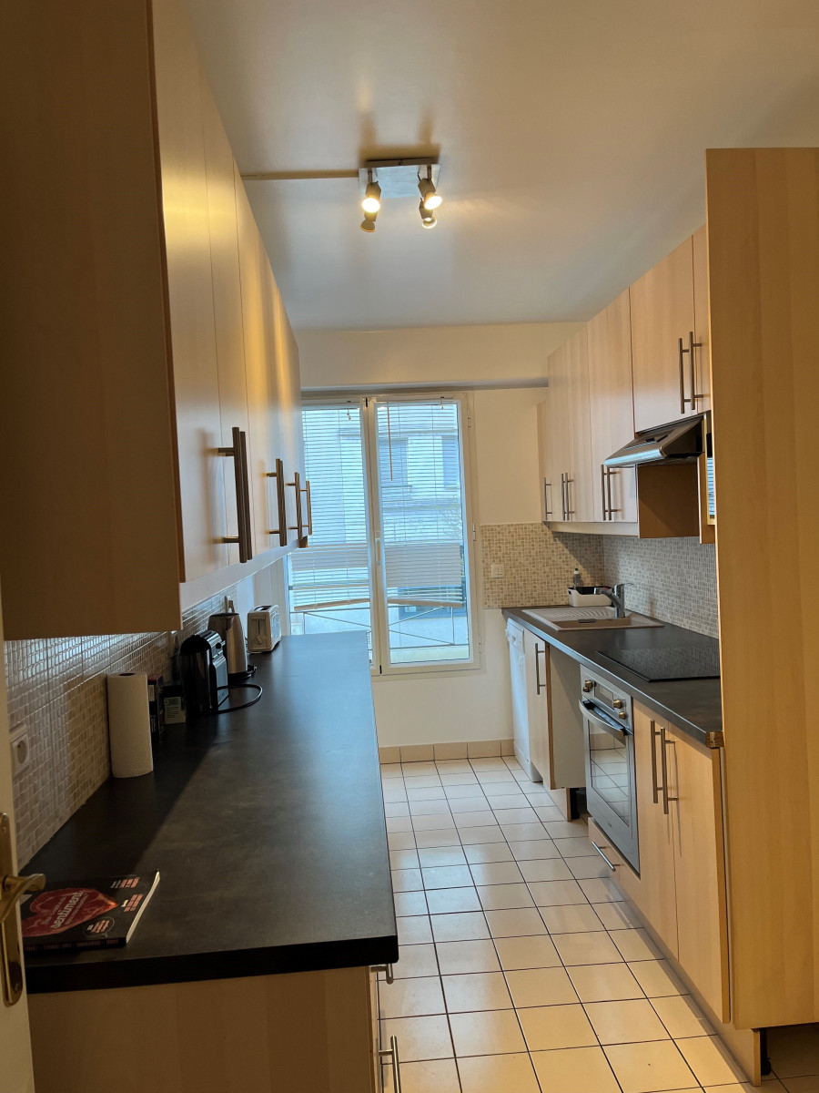
                                                Location
                                                 Bel appartement, au calme, avec vue sur jardin (loyer tout inclus)