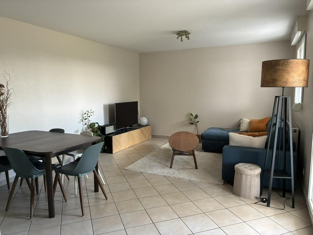 
                                                Location
                                                 Bel appartement avec une vue sur la plan d'eau