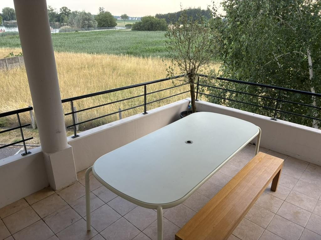
                                                Location
                                                 Bel appartement avec une vue sur la plan d'eau