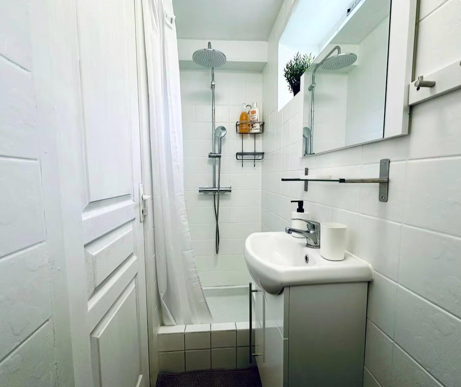 
                                                Location
                                                 Bel Appartement dans le 15e Arrondissement.