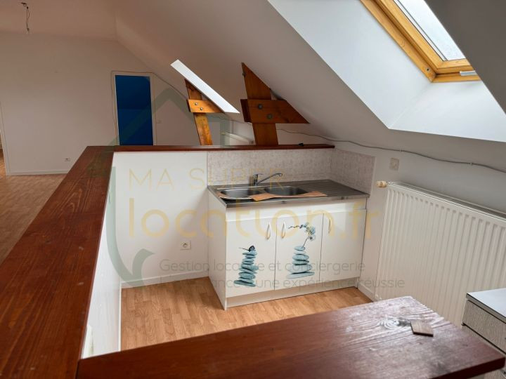 
                                                Location
                                                 Bel appartement de 4 pièces de 64m2 situé dans une campagne calme et proche de COMPIÈGNE