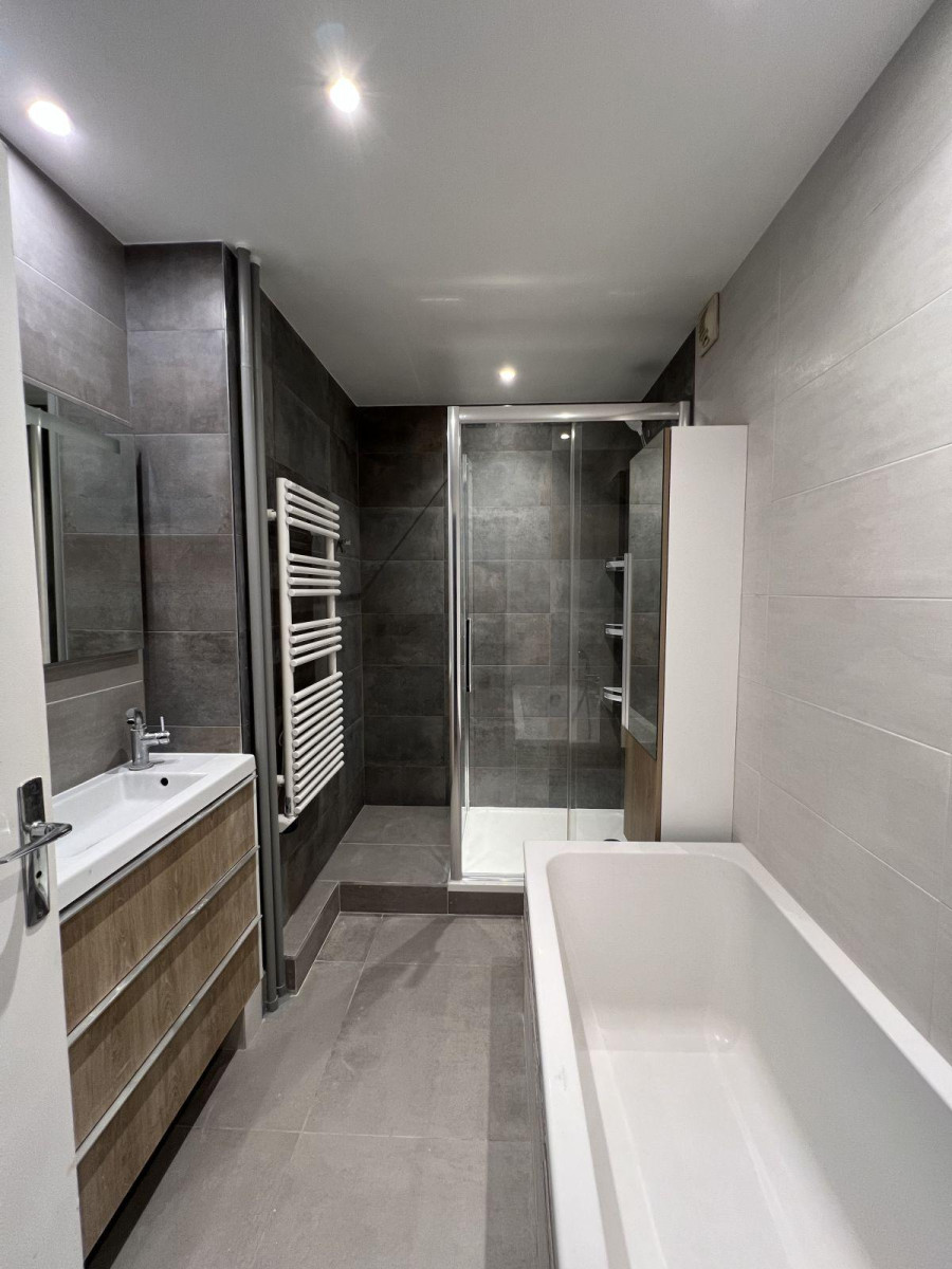 
                                                Location
                                                 Bel Appartement de 5 pièce à la Défense