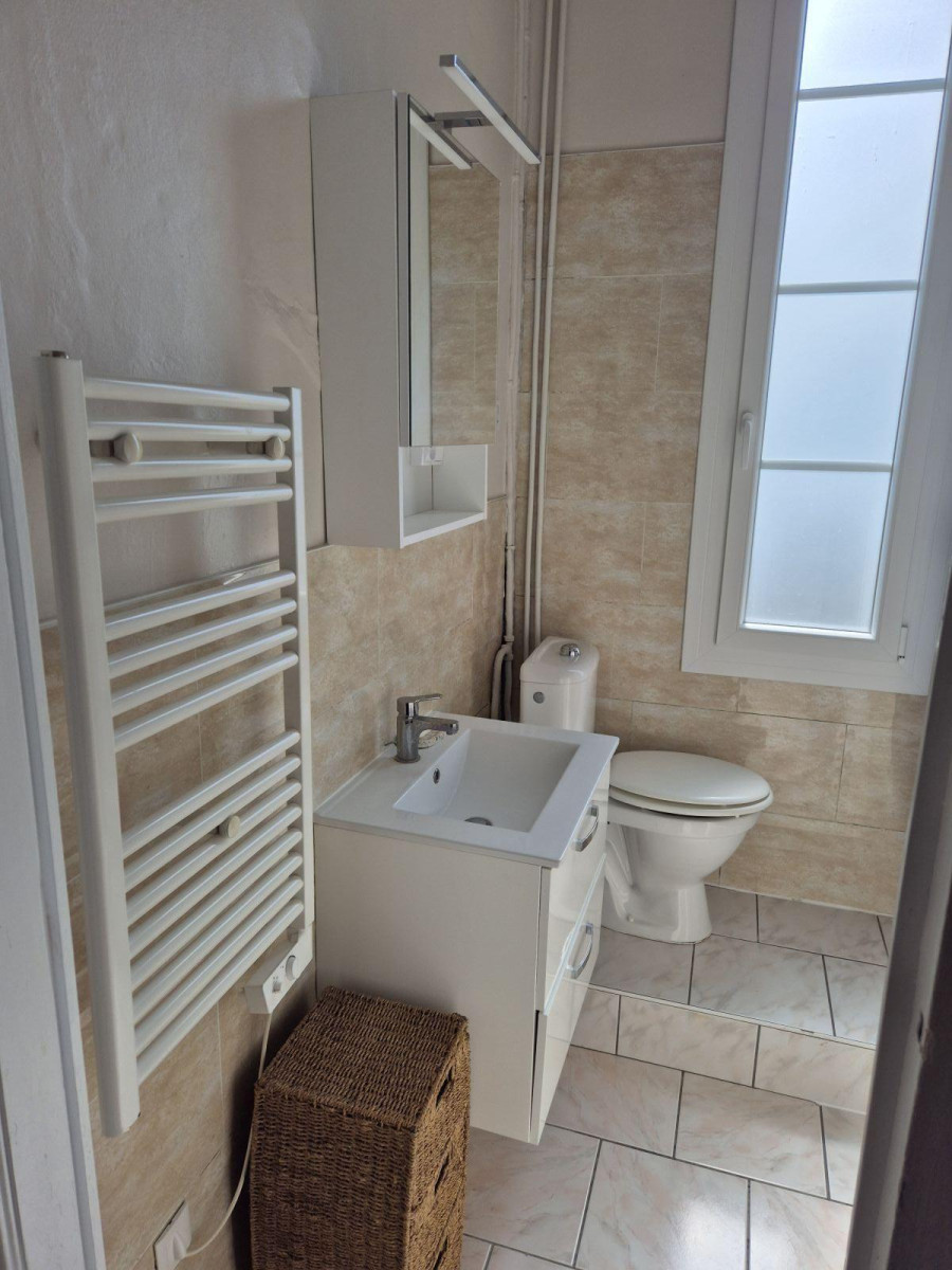 
                                                Location
                                                 Bel appartement ensoleillé, idéalement situé.