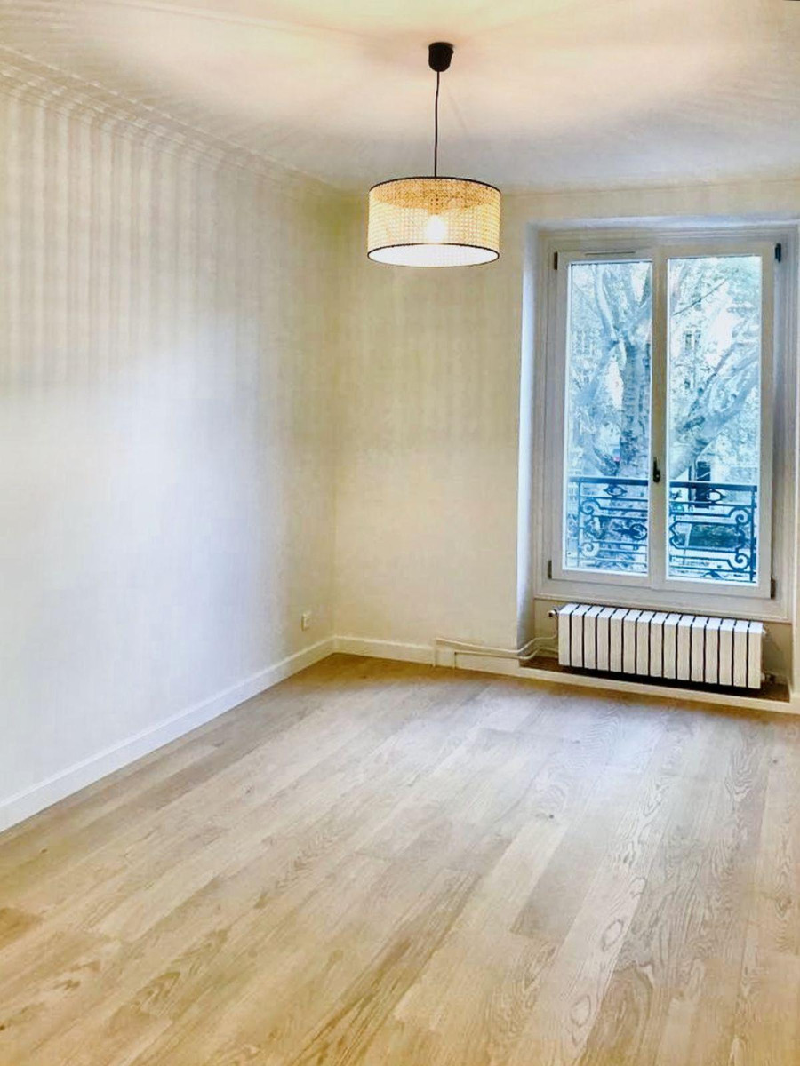 
                                                Location
                                                 Bel appartement entièrement refait à neuf !