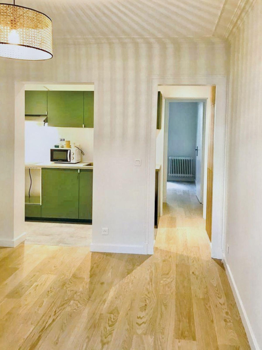 
                                                Location
                                                 Bel appartement entièrement refait à neuf !