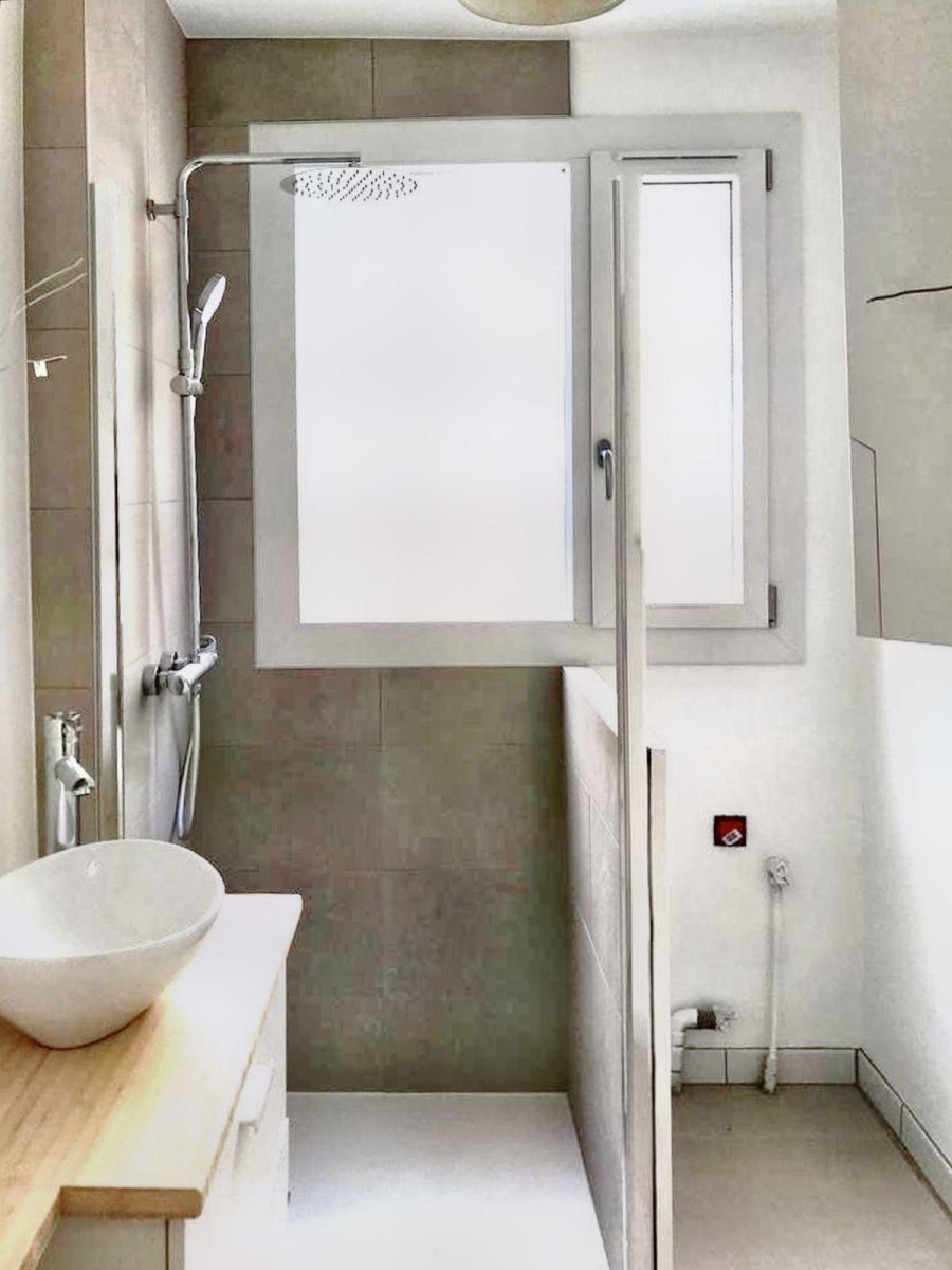 
                                                Location
                                                 Bel appartement entièrement refait à neuf !