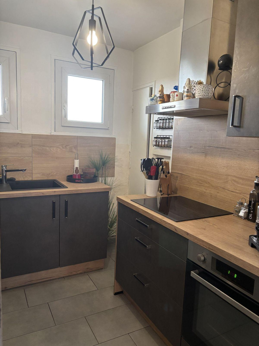 
                                                Location
                                                 Bel appartement entièrement rénové