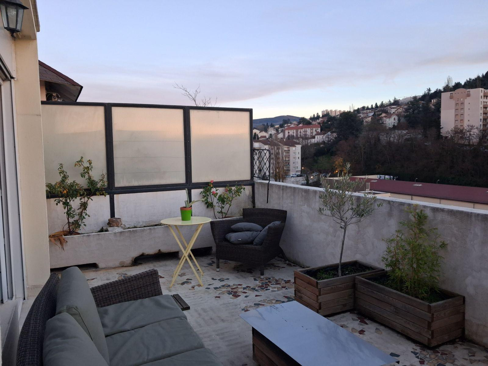 
                                                Location
                                                 Bel appartement et grande terrasse