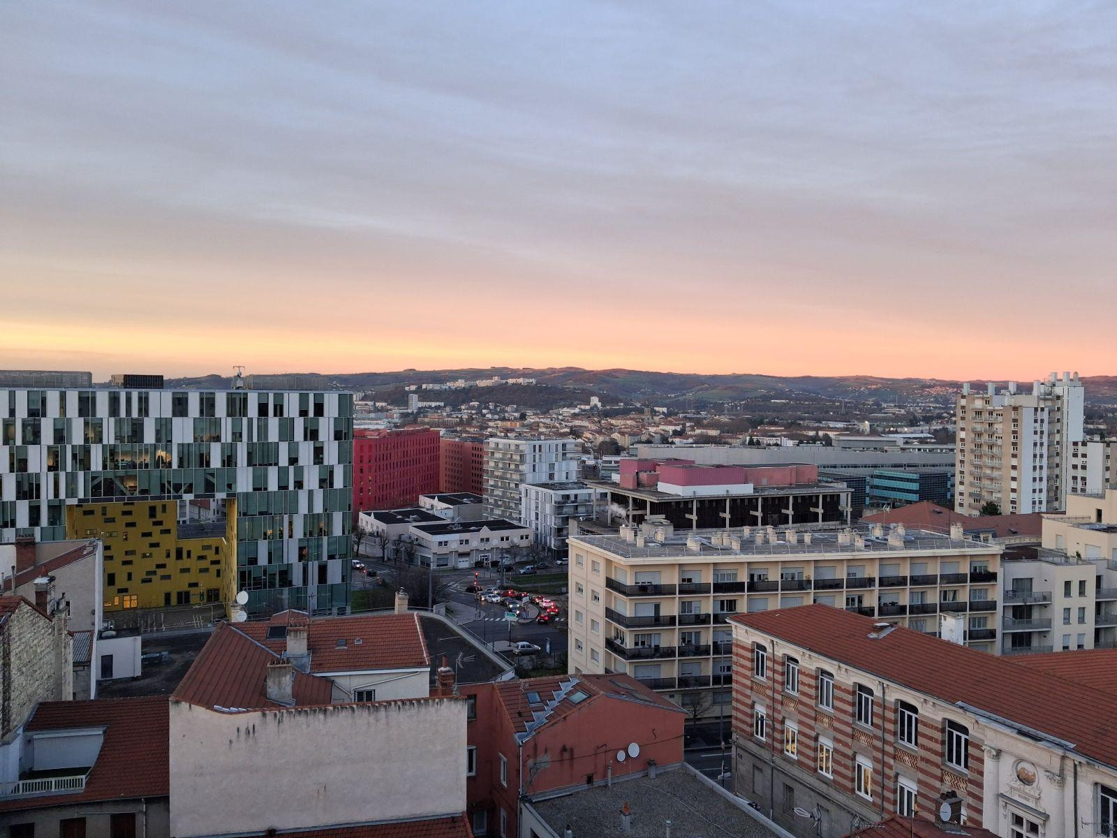
                                                Location
                                                 Bel appartement et grande terrasse