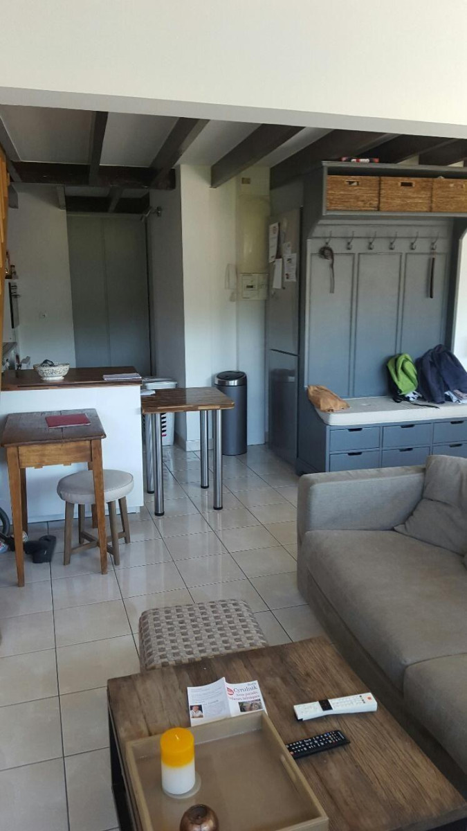 
                                                Location
                                                 Bel appartement F3 dans petite résidence en ville