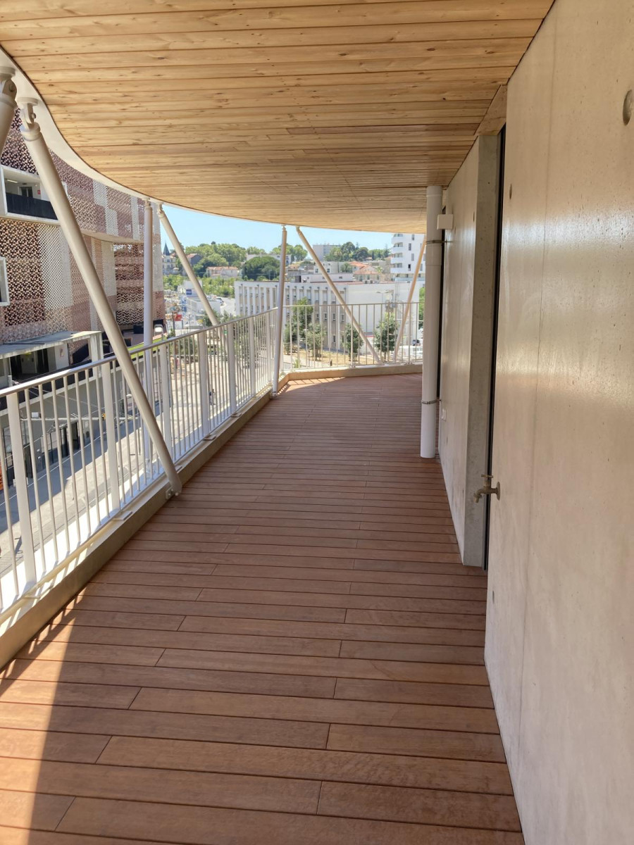 
                                                Location
                                                 Bel appartement Higher Roch, centre Montpellier.