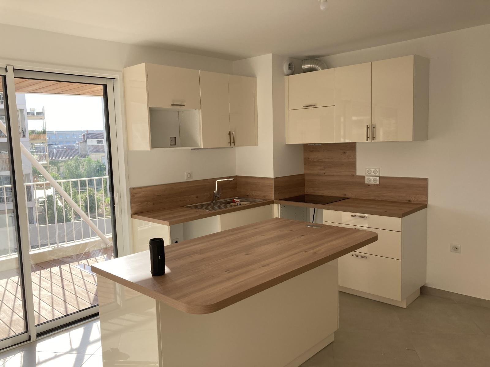 
                                                Location
                                                 Bel appartement Higher Roch, centre Montpellier.