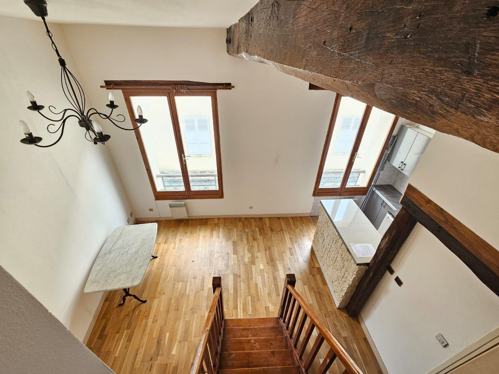 
                                                Location
                                                 Bel appartement hypercentre, au calme