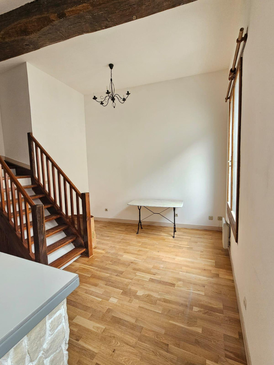 
                                                Location
                                                 Bel appartement hypercentre, au calme