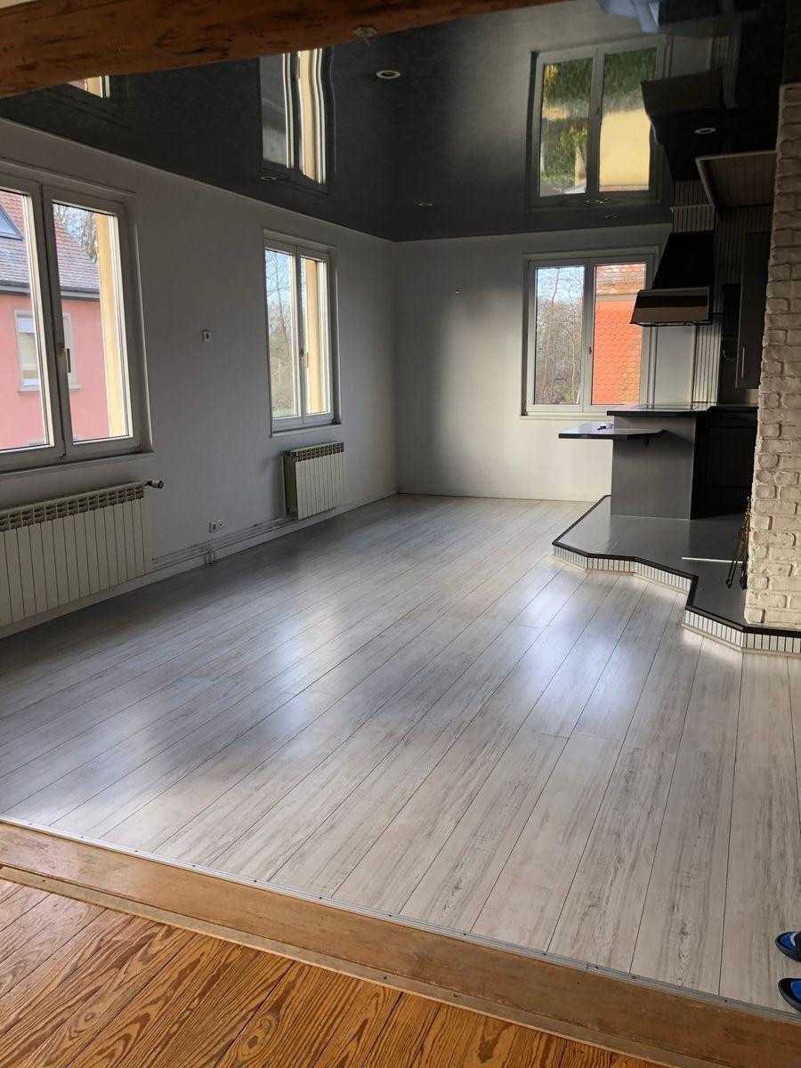 
                                                Location
                                                 Bel appartement lumineux dans quartier résidentiel