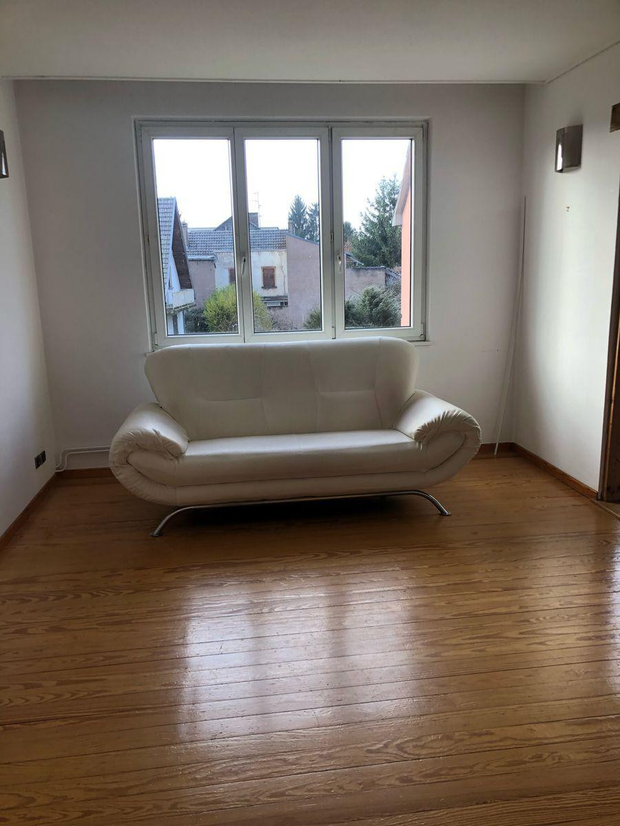 
                                                Location
                                                 Bel appartement lumineux dans quartier résidentiel