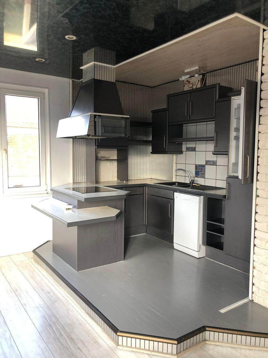 
                                                Location
                                                 Bel appartement lumineux dans quartier résidentiel