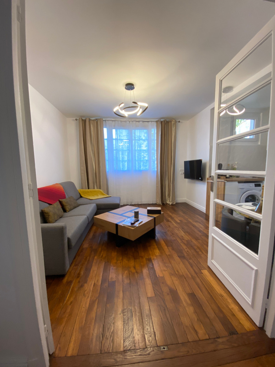 
                                                Location
                                                 Bel appartement lumineux sans vis-à-vis (loyer tout inclus)