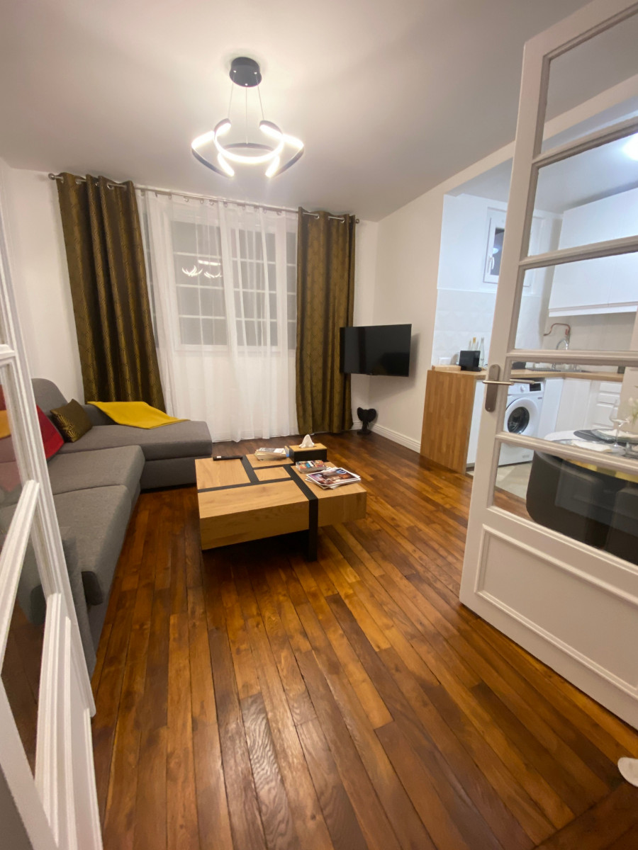 
                                                Location
                                                 Bel appartement lumineux sans vis-à-vis (loyer tout inclus)