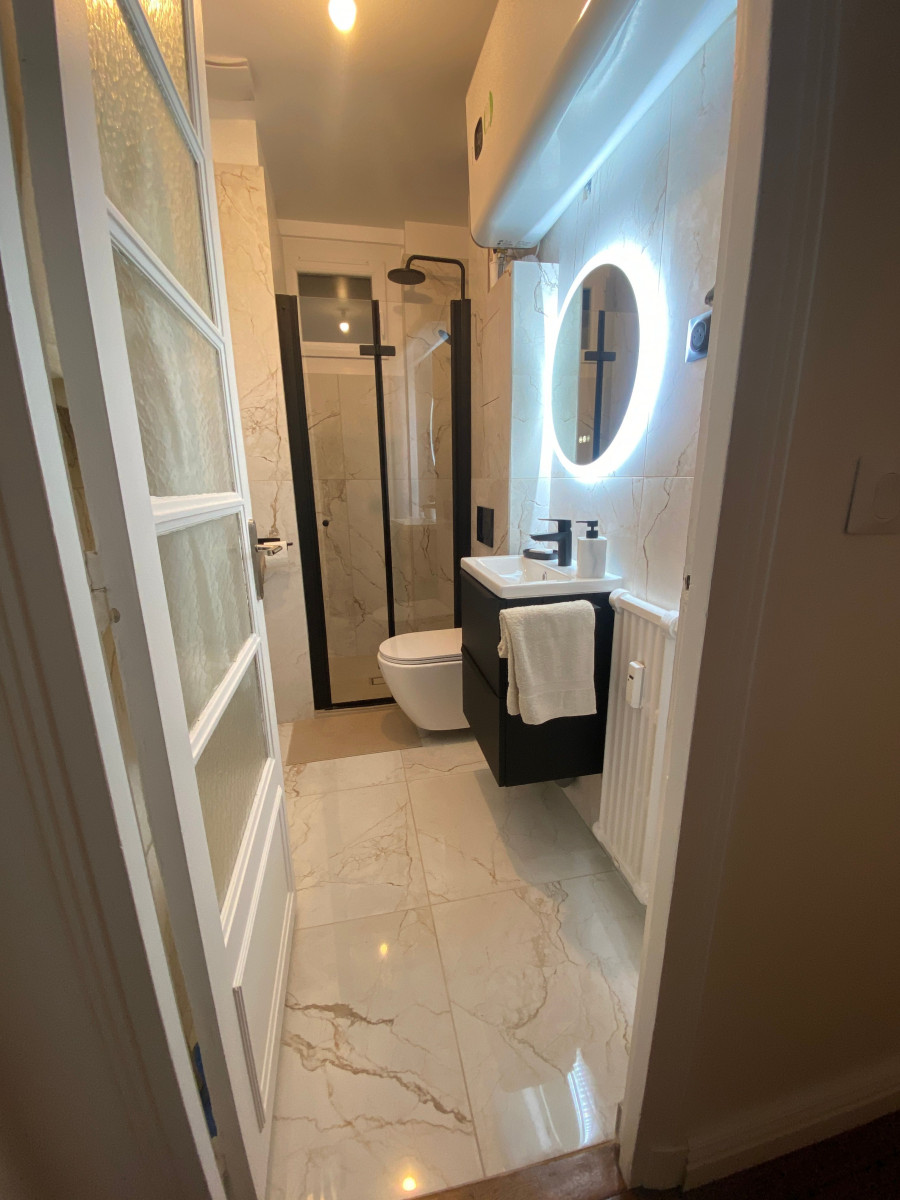 
                                                Location
                                                 Bel appartement lumineux sans vis-à-vis (loyer tout inclus)