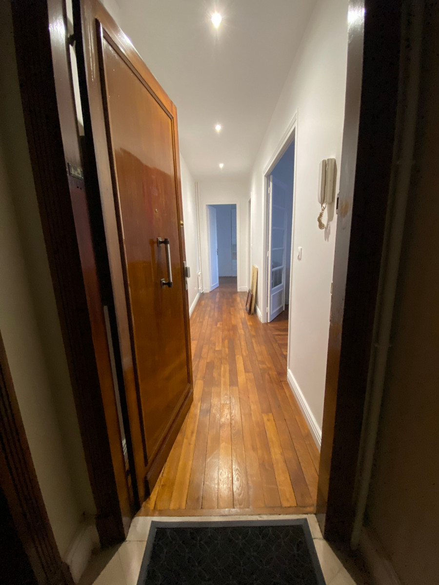 
                                                Location
                                                 Bel appartement lumineux sans vis-à-vis (loyer tout inclus)