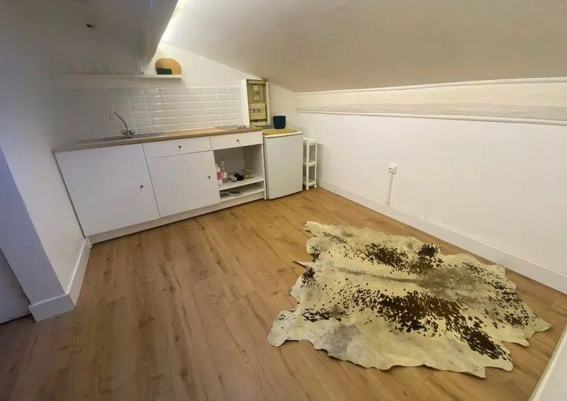 
                                                Location
                                                 Bel appartement mansardé meublé mansardé 16,5m²