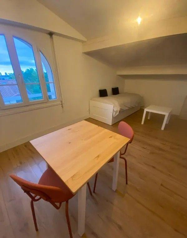 
                                                Location
                                                 Bel appartement mansardé meublé mansardé 16,5m²