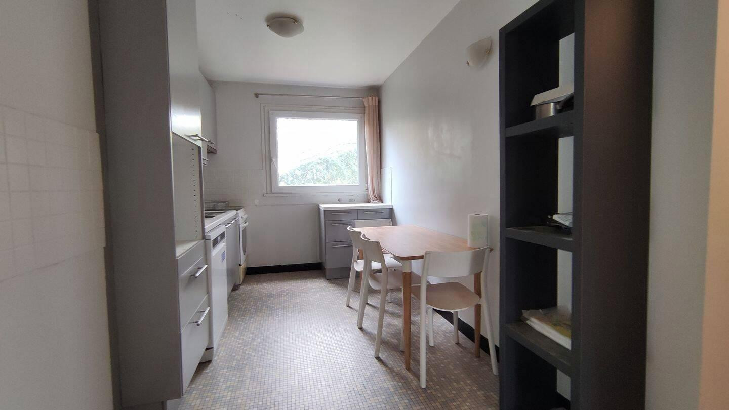 
                                                Location
                                                 Bel appartement meublé 78m2, 2 chambres