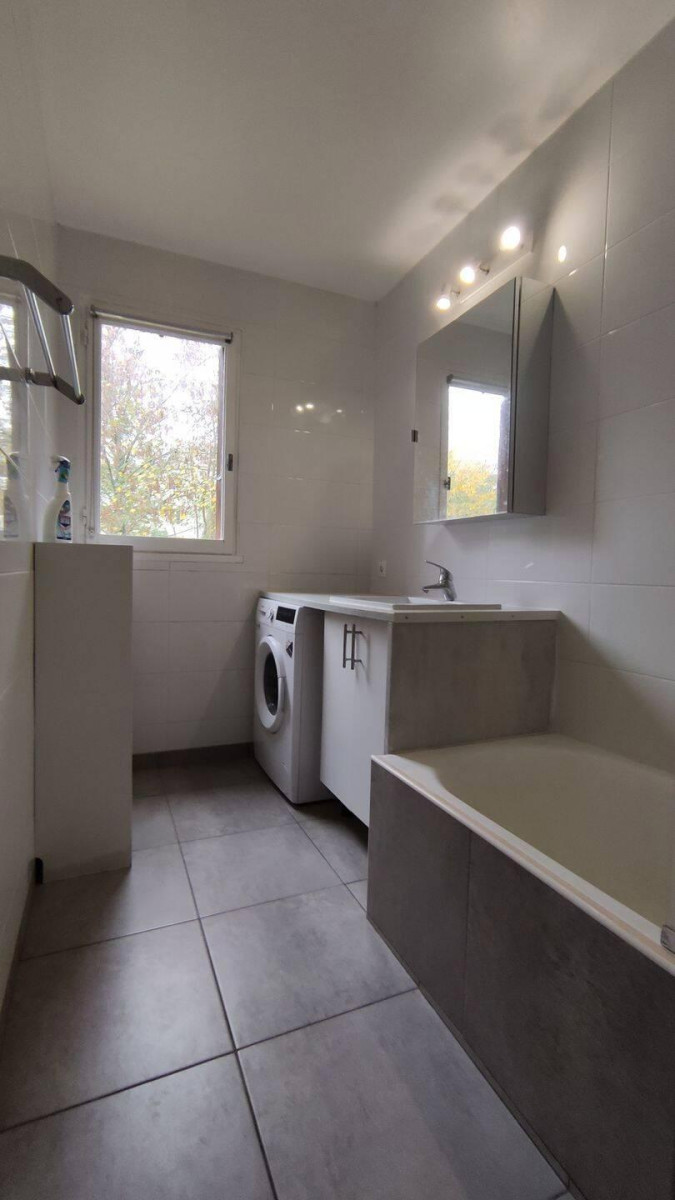 
                                                Location
                                                 Bel appartement meublé 78m2, 2 chambres