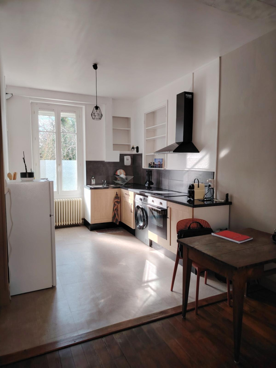 
                                                Location
                                                 Bel appartement meublé lumineux.