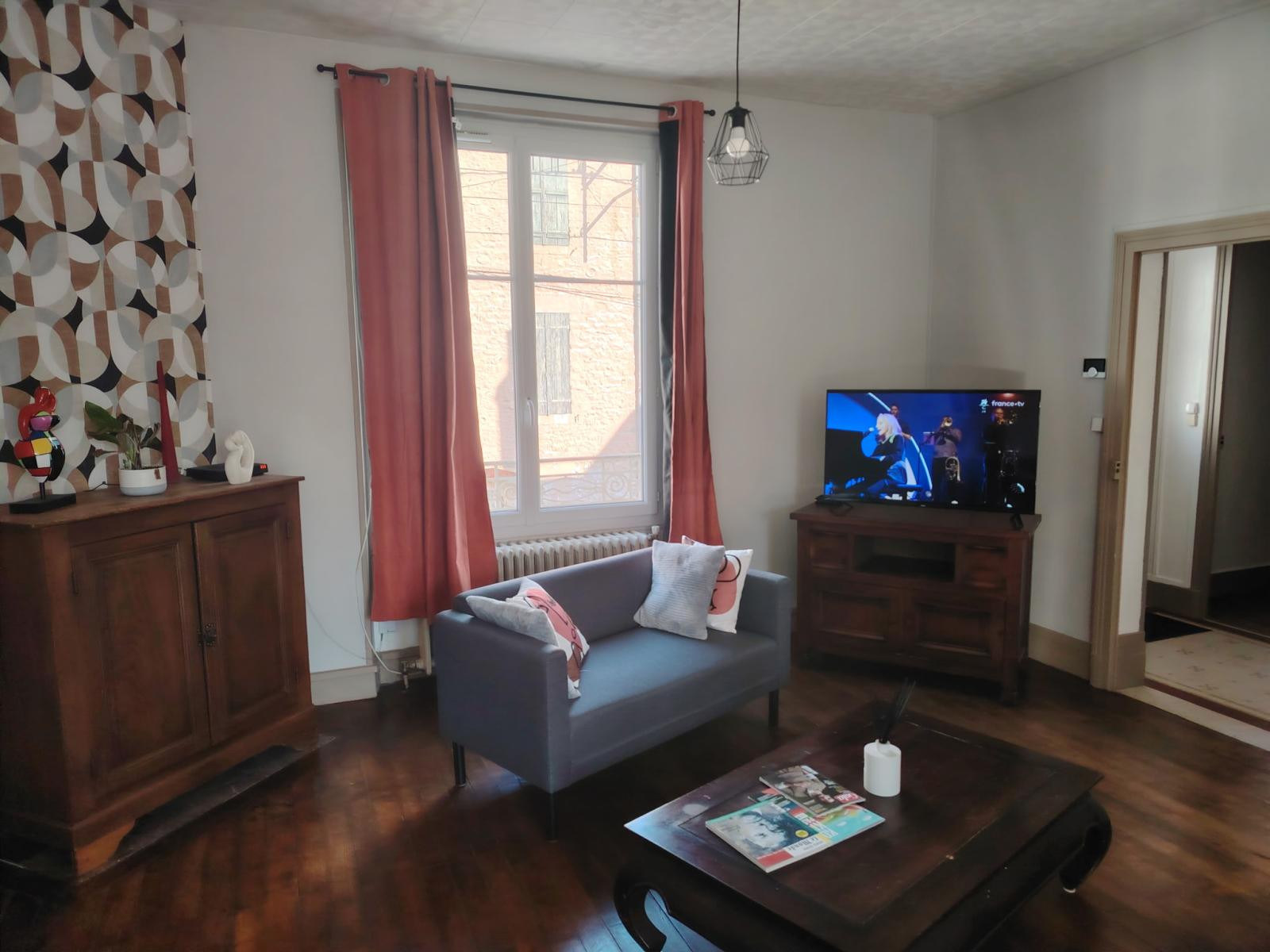 
                                                Location
                                                 Bel appartement meublé lumineux.